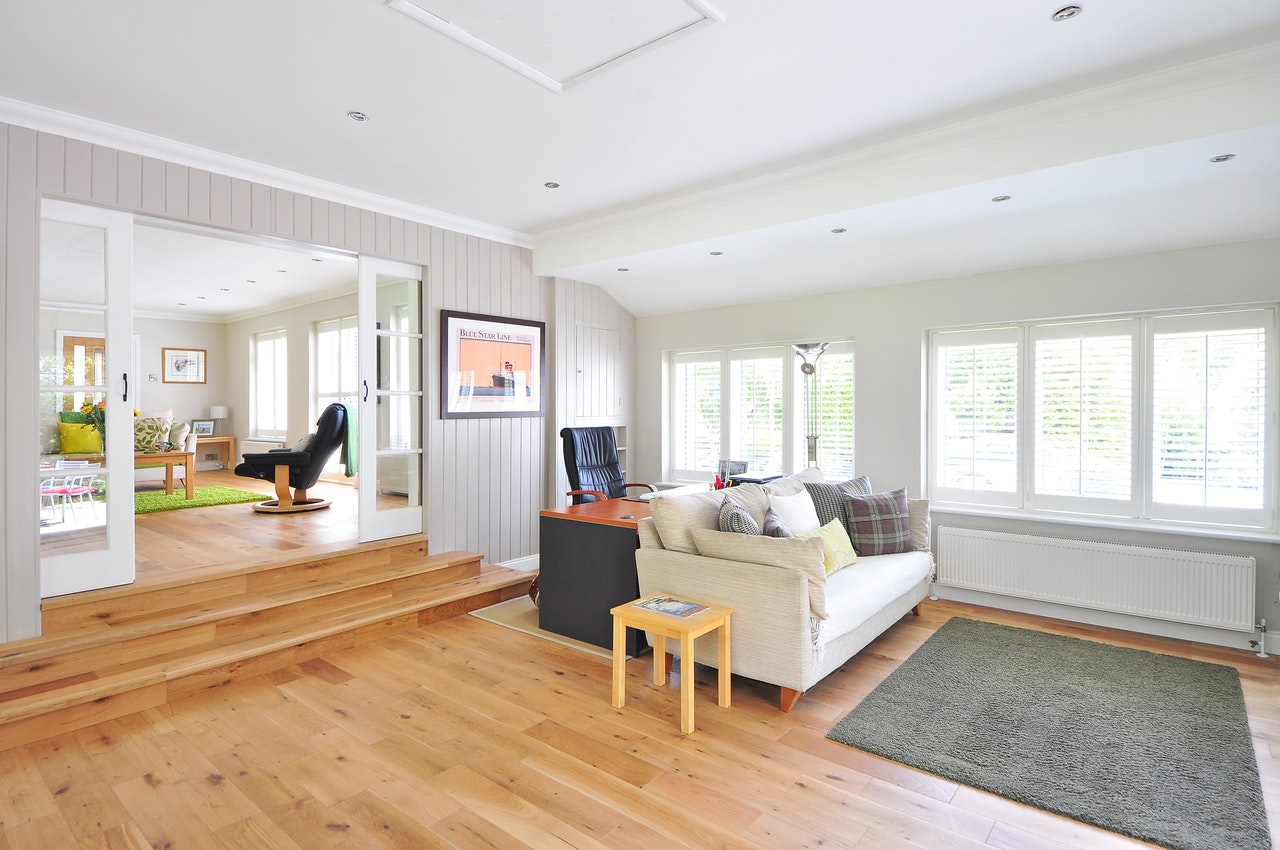 Hardwood vs. Laminate Flooring For Your Home